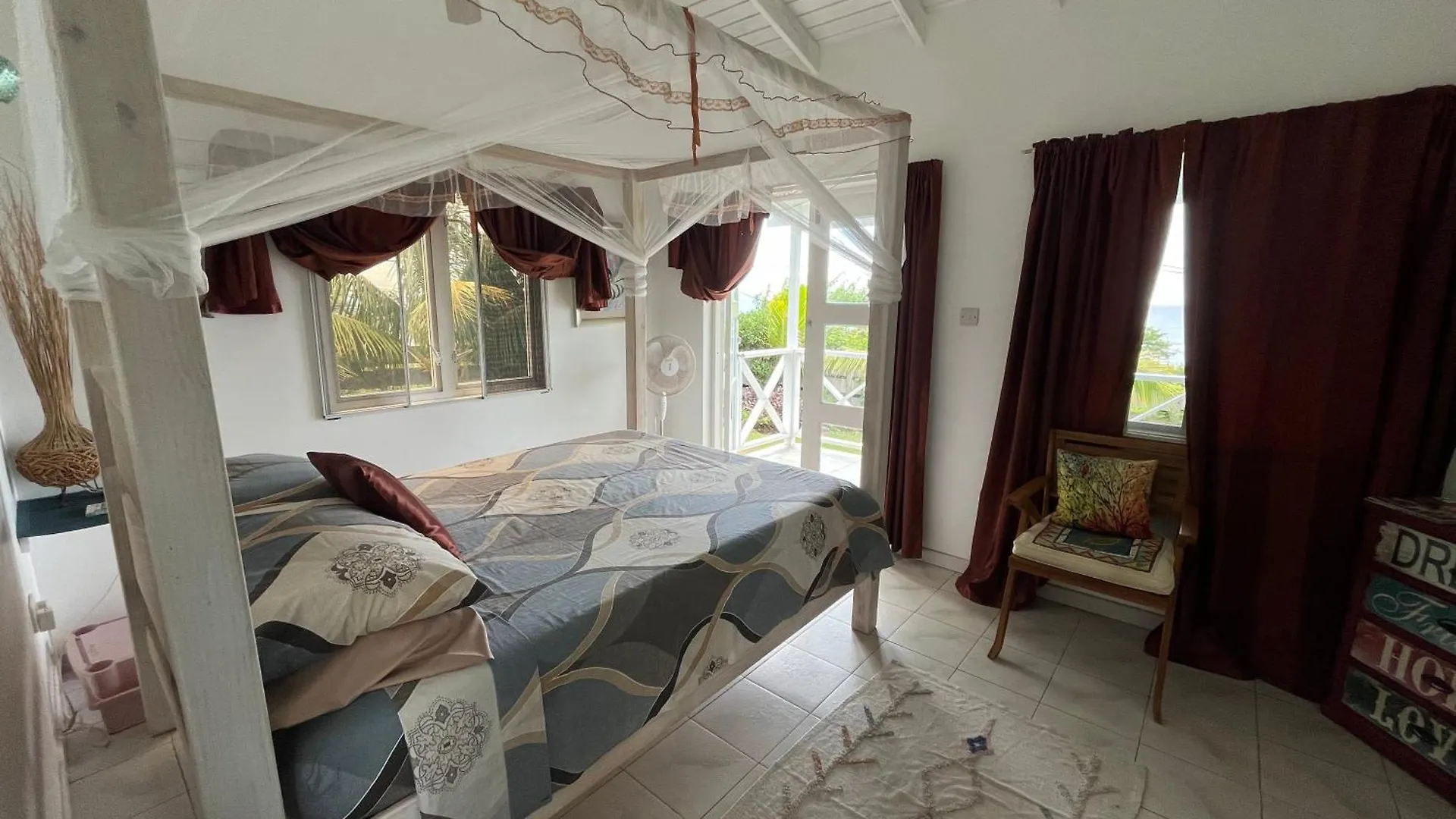 Waves Villa Guesthouse Kingstown Appartamento