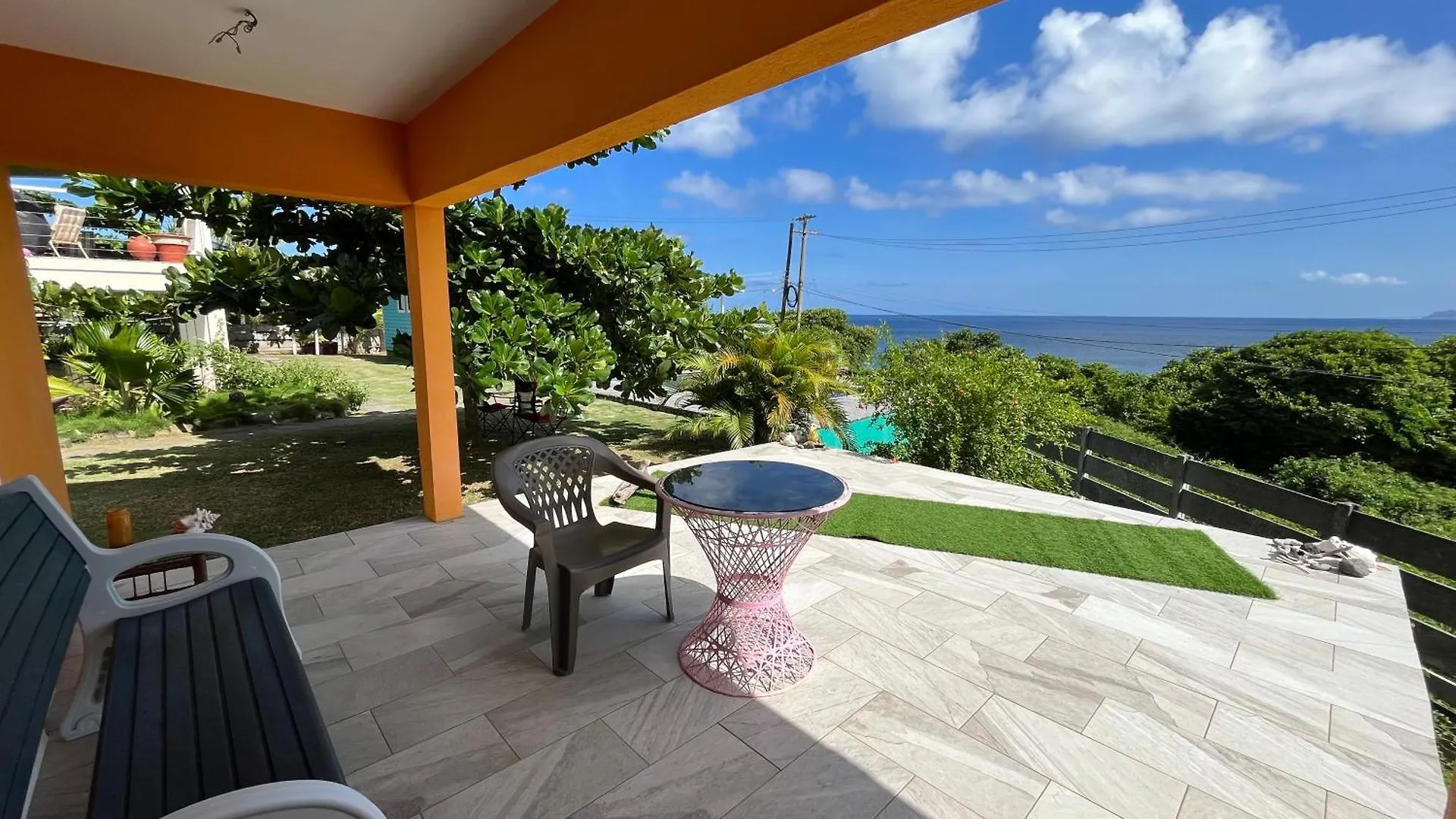 Appartamento Waves Villa Guesthouse Kingstown