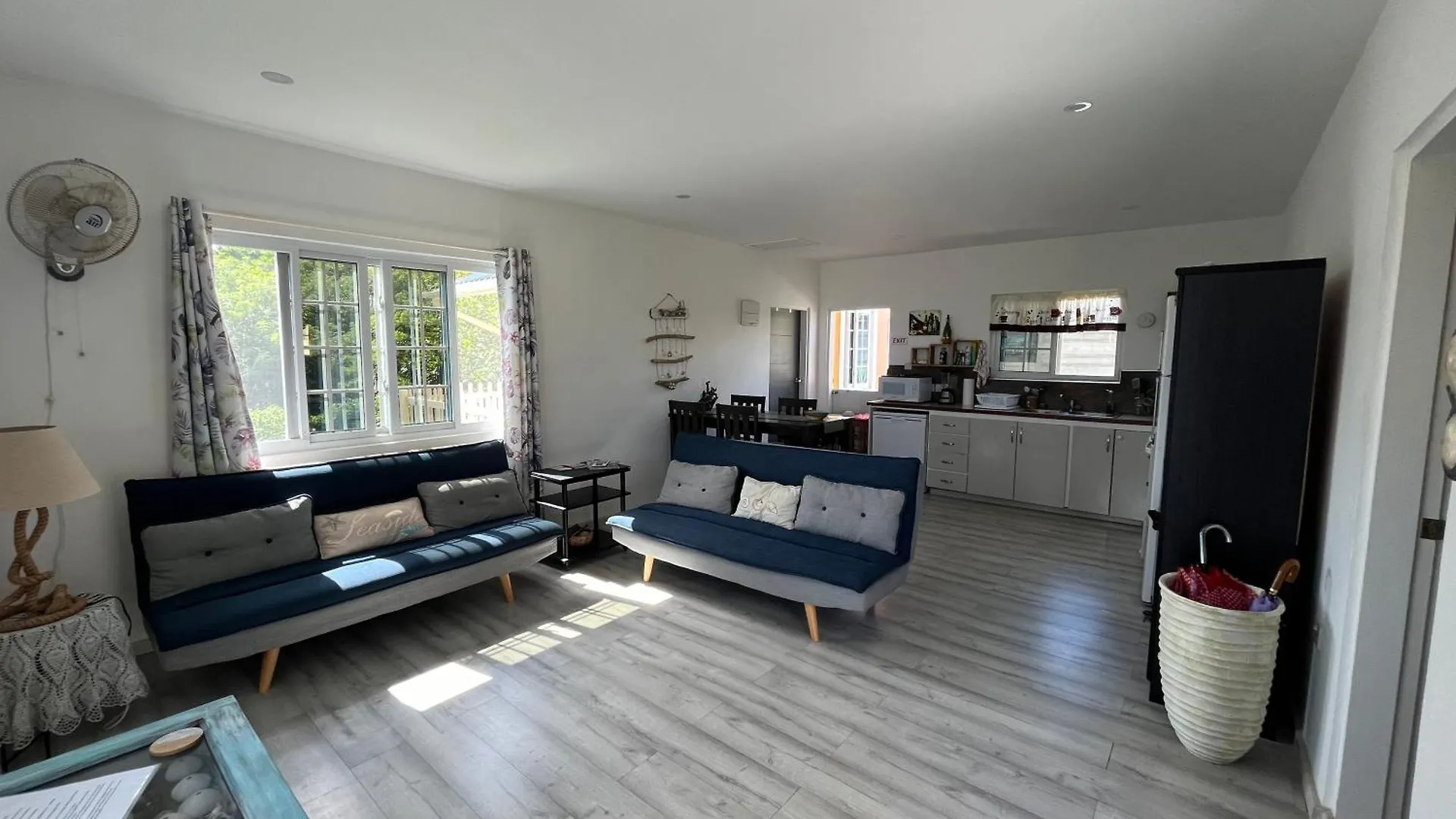 Waves Villa Guesthouse Kingstown 0*,