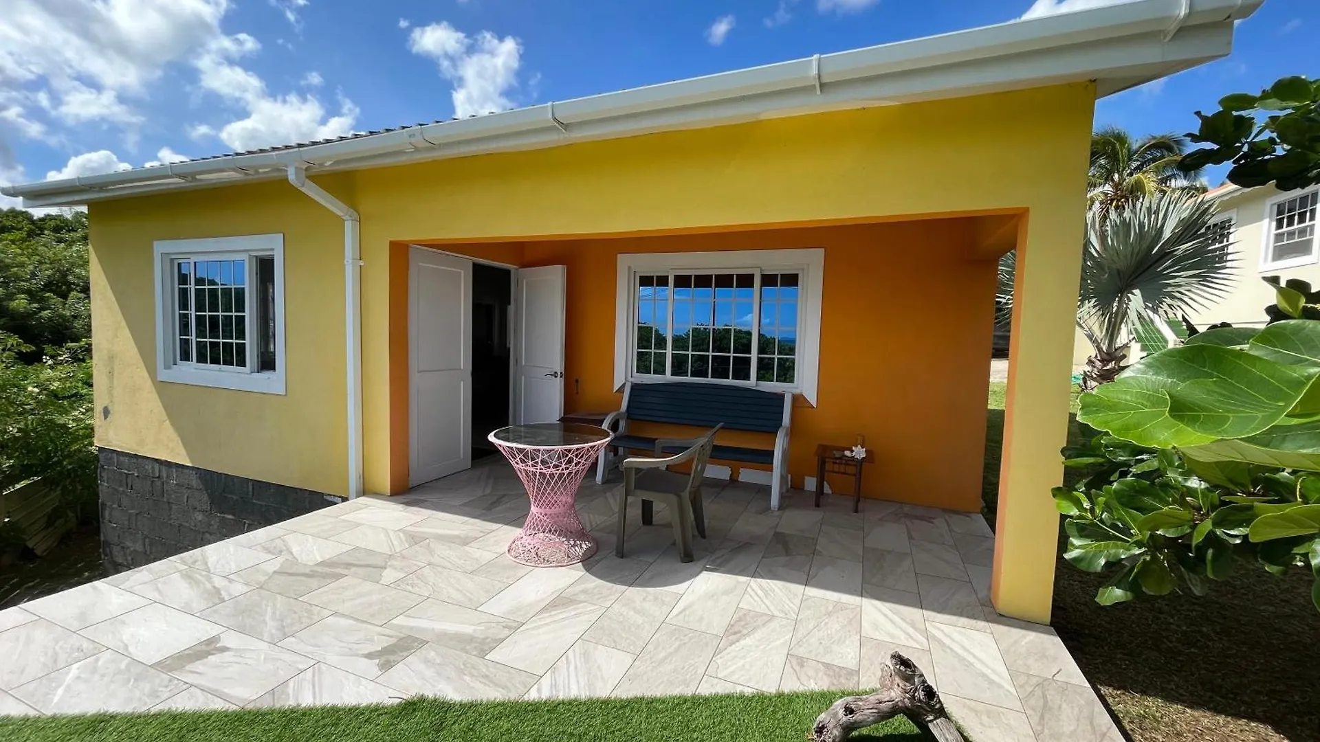 Waves Villa Guesthouse Kingstown Appartamento