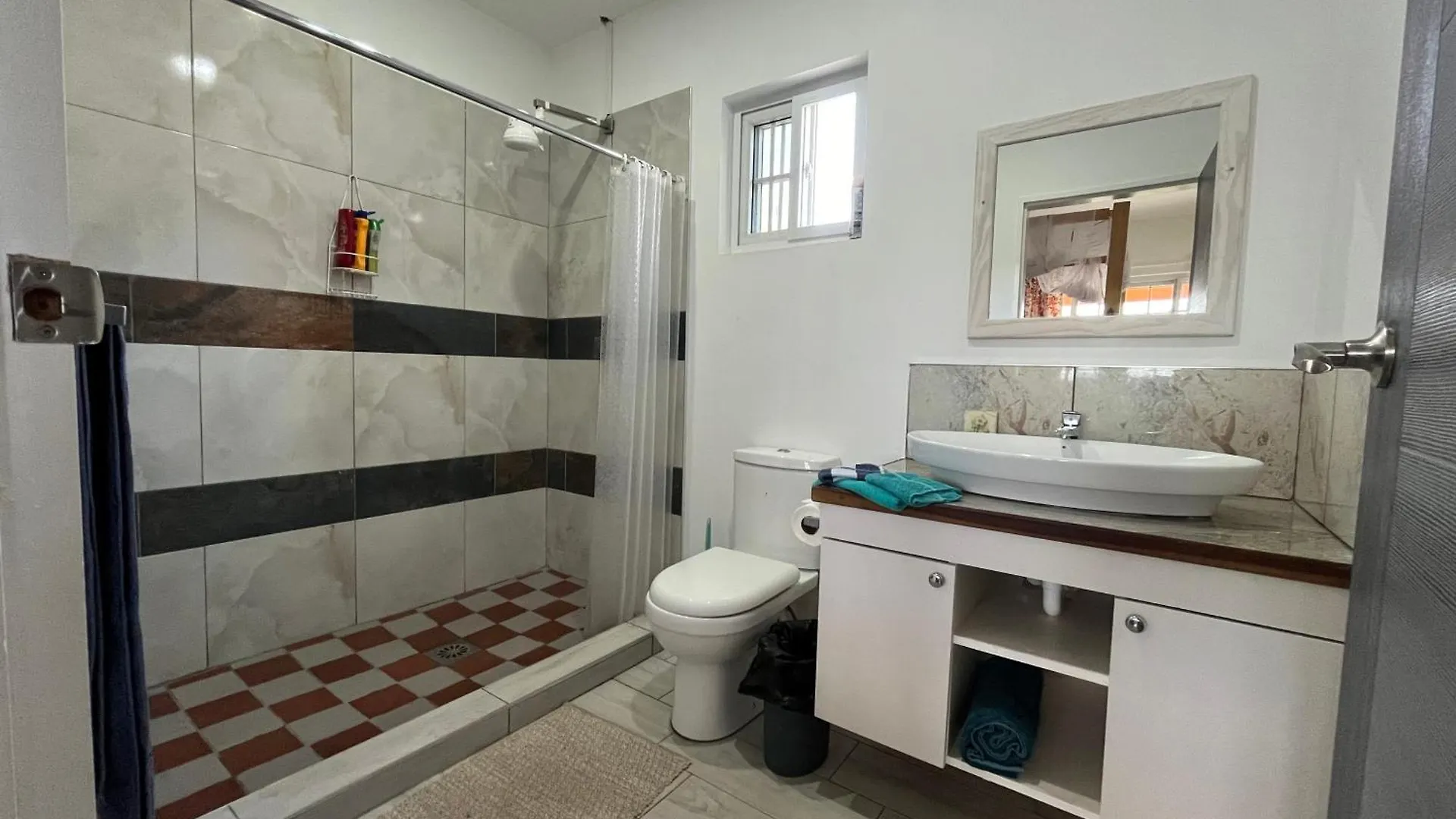 Waves Villa Guesthouse Kingstown