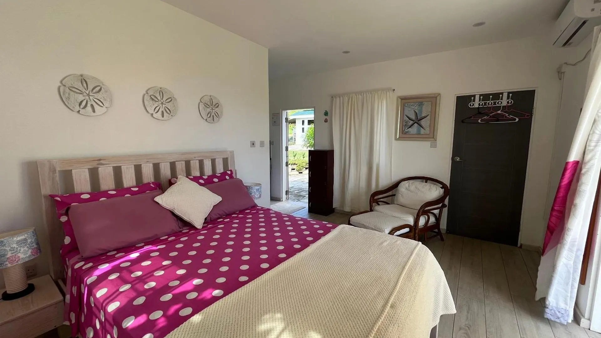 Waves Villa Guesthouse Kingstown Saint Vincent e Grenadine