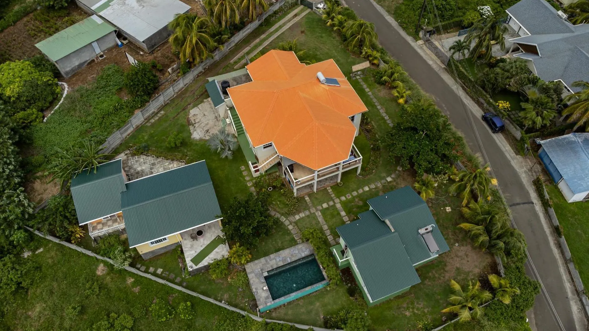 Waves Villa Guesthouse Kingstown