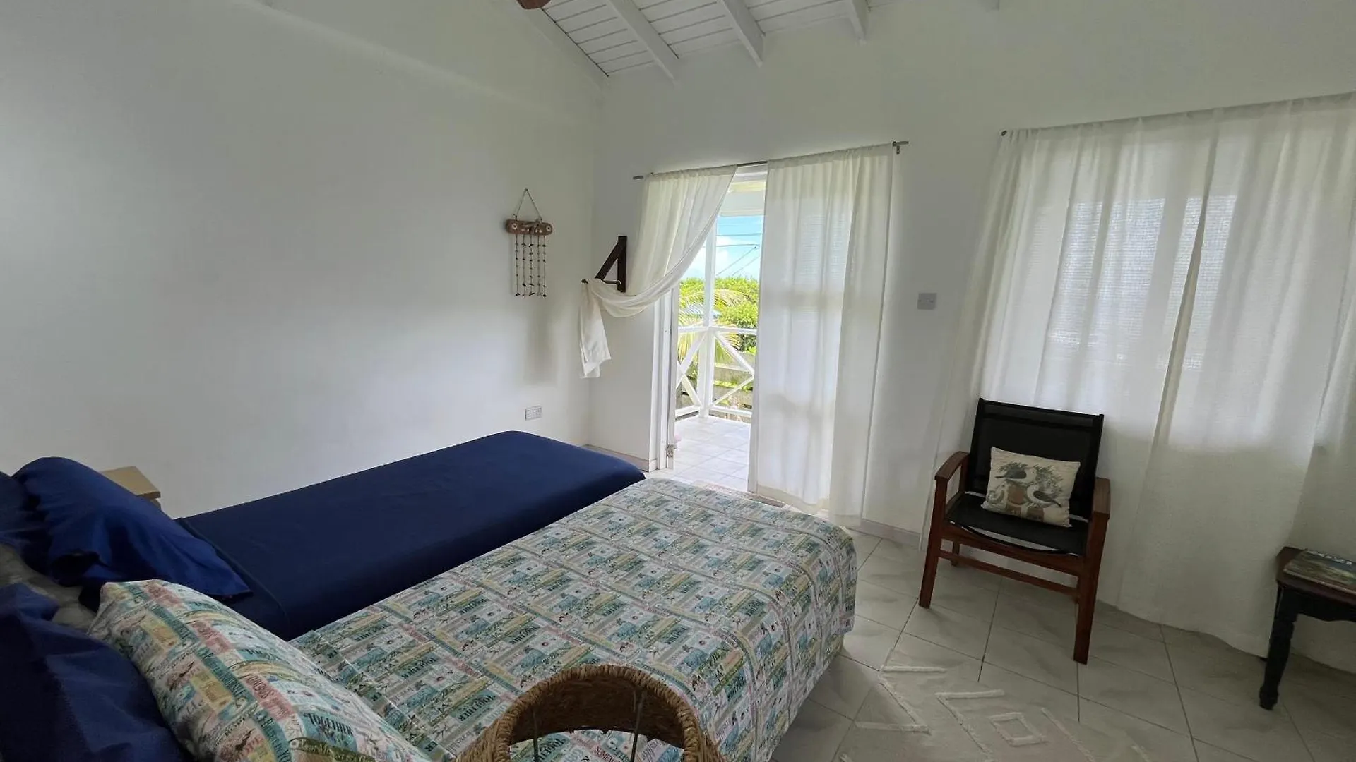 Waves Villa Guesthouse Kingstown