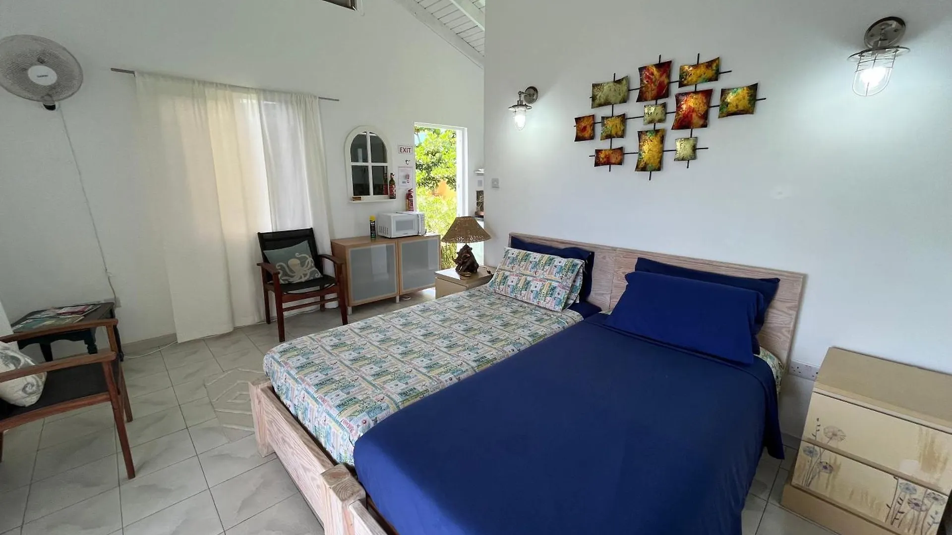 Waves Villa Guesthouse Kingstown