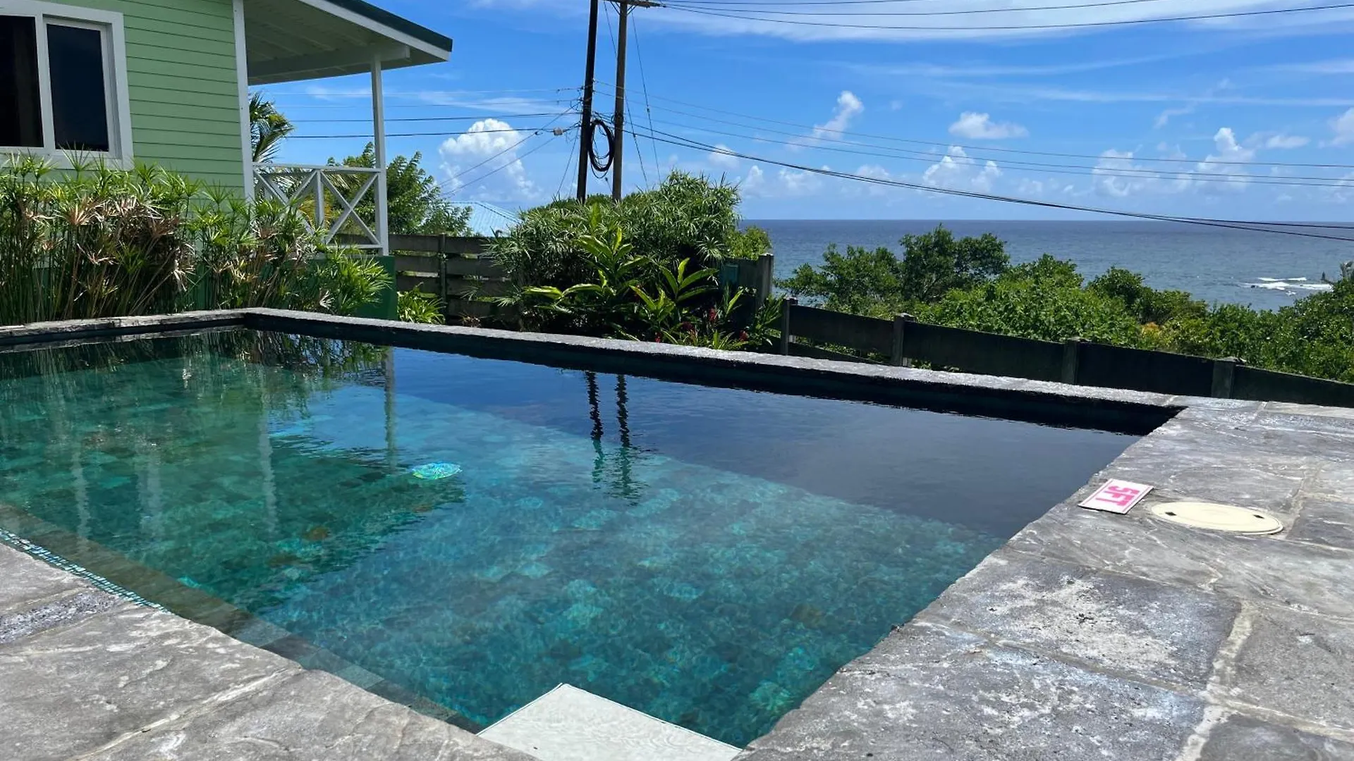 Waves Villa Guesthouse Kingstown 0*,