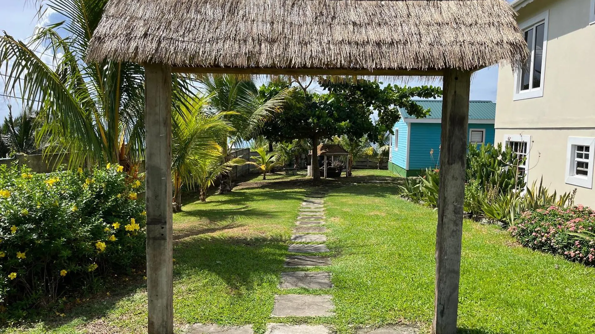 Waves Villa Guesthouse Kingstown Appartamento