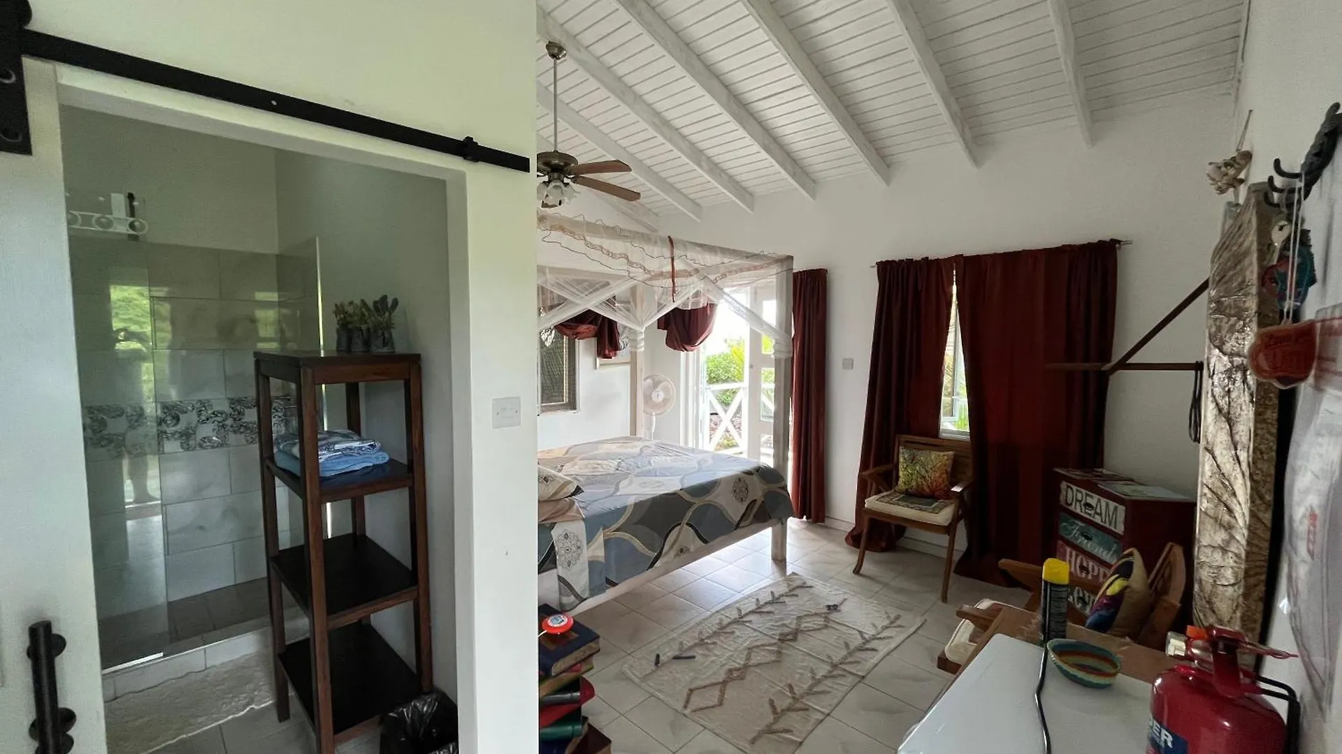 Waves Villa Guesthouse Kingstown Apartmán
