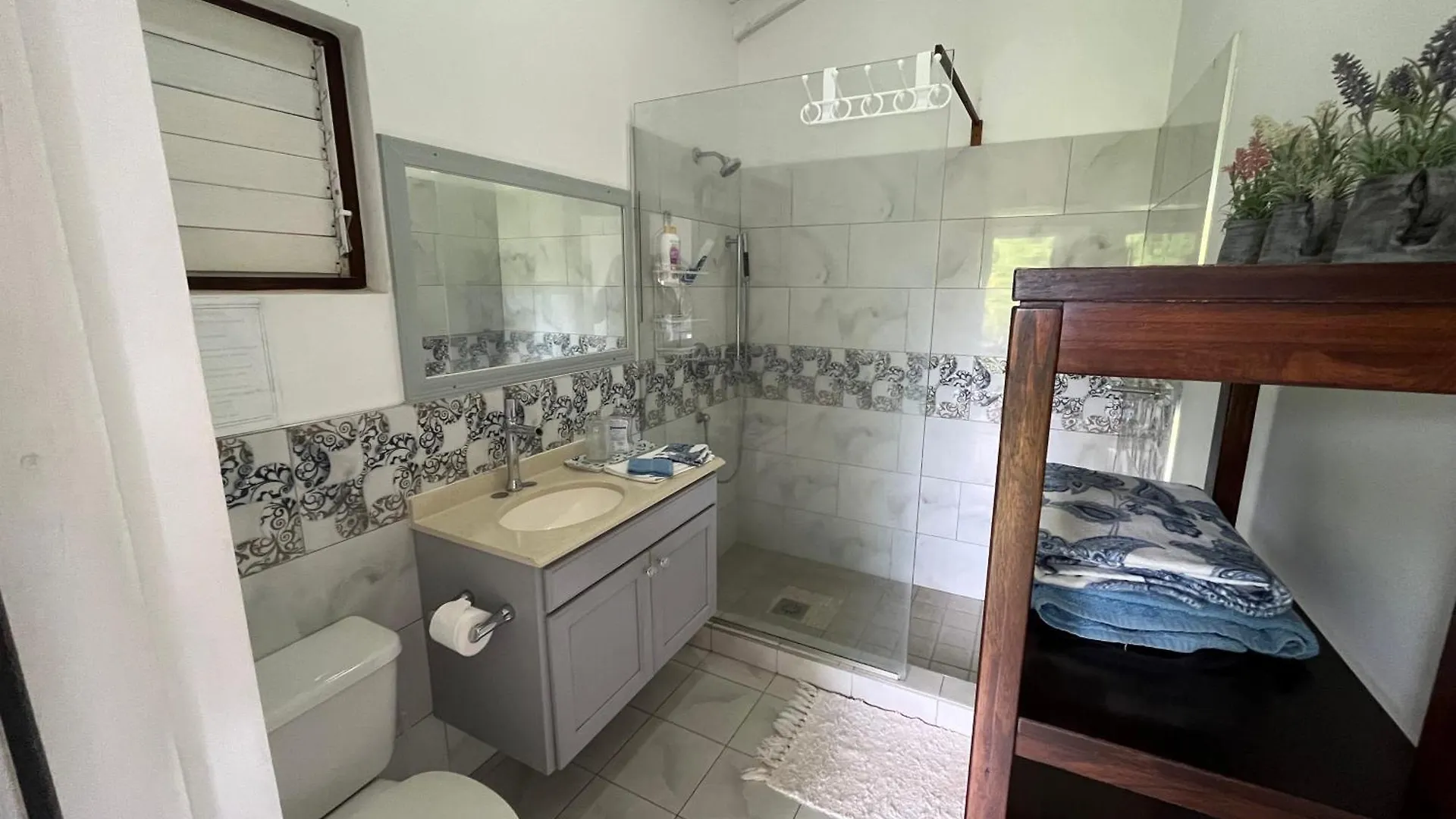 Waves Villa Guesthouse Kingstown 0*,  Svatý Vincenc a Grenadiny