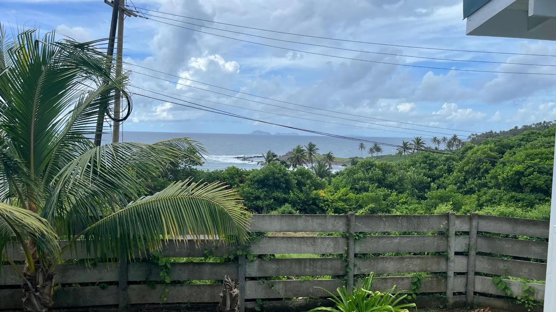 Waves Villa Guesthouse Kingstown