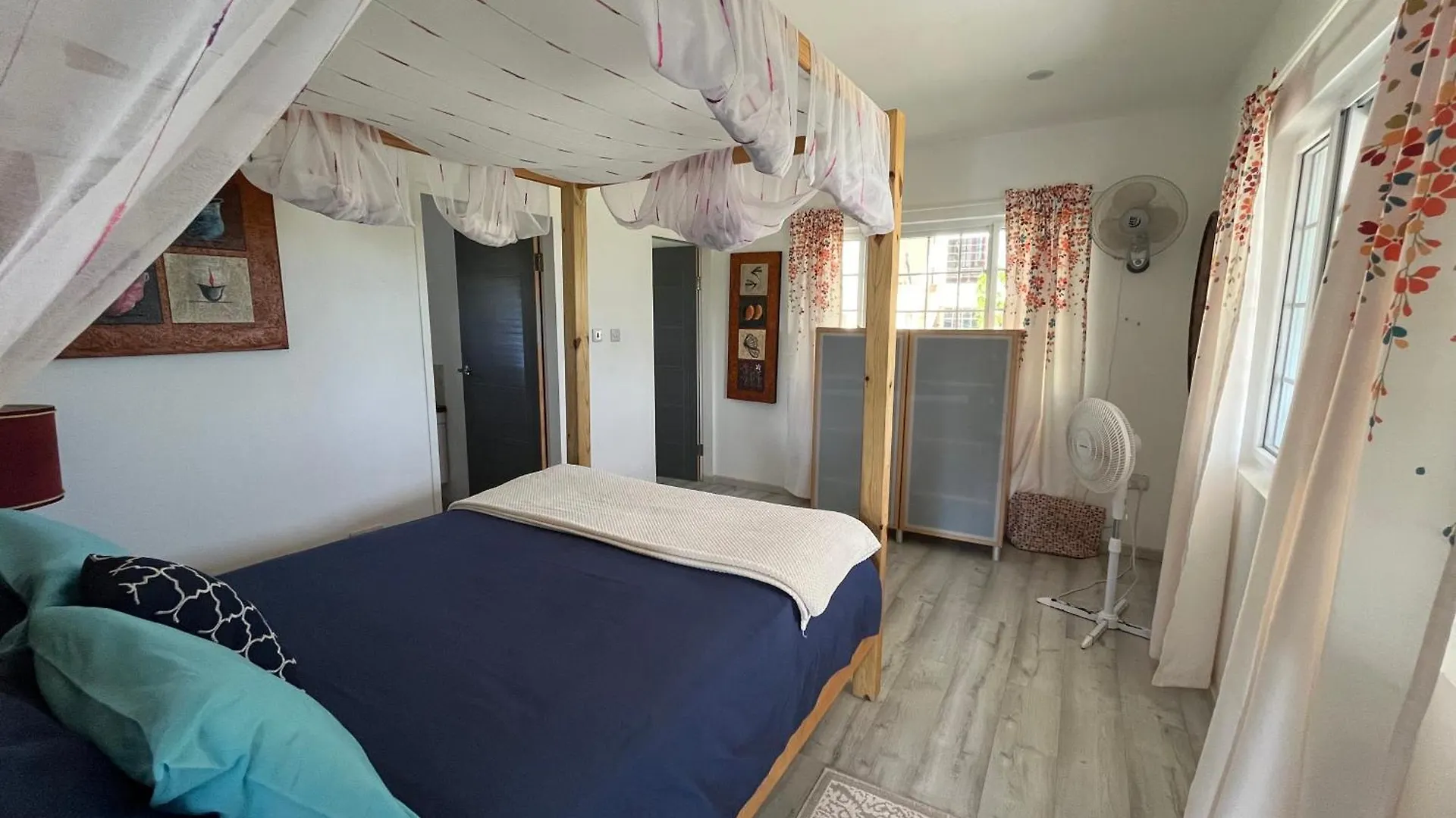 Waves Villa Guesthouse Kingstown Apartmán