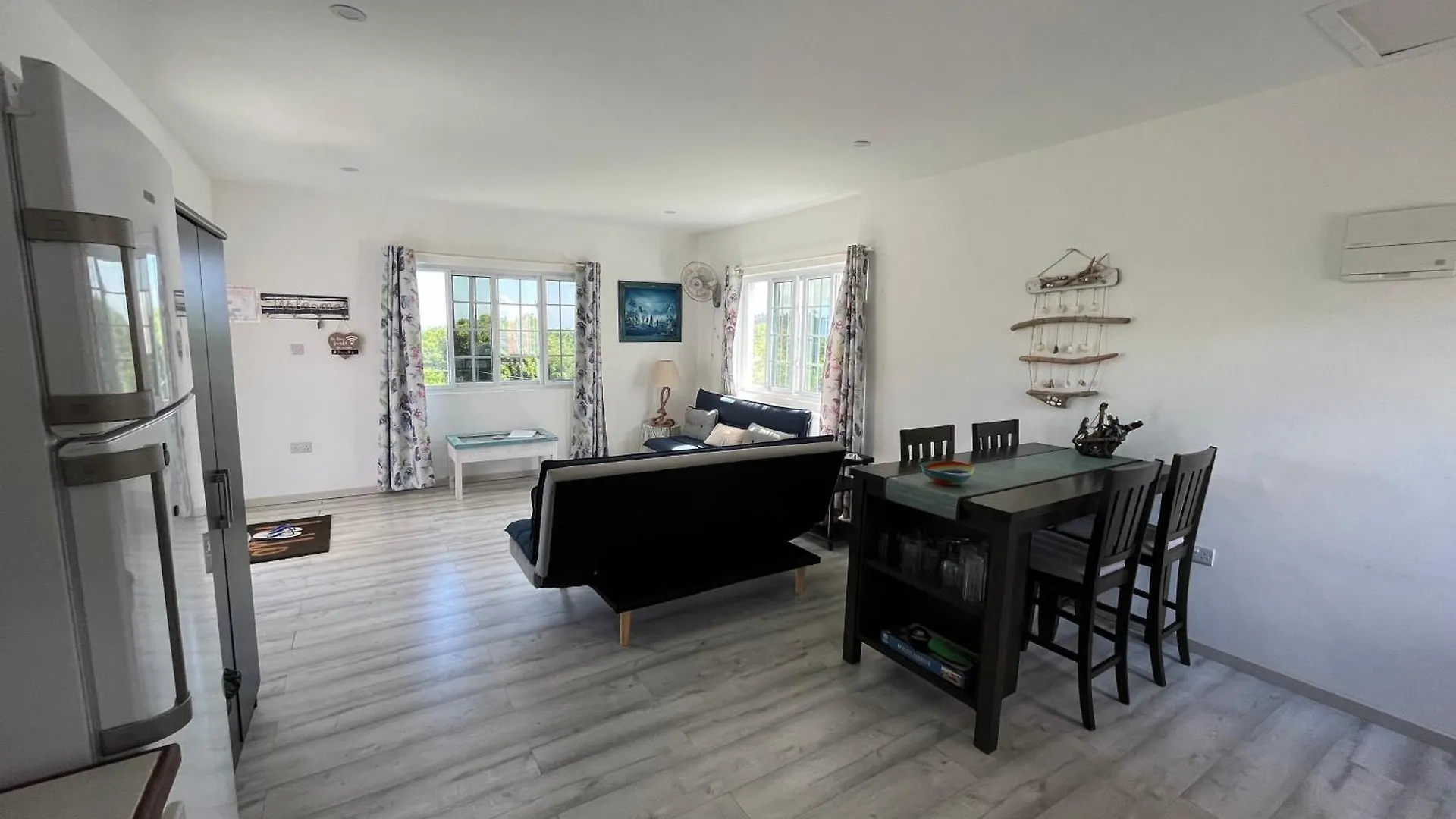 Waves Villa Guesthouse Kingstown
