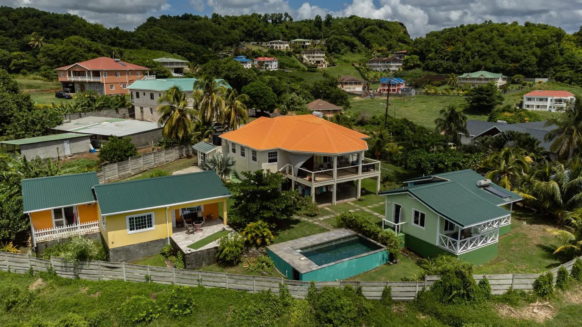 Waves Villa Guesthouse Kingstown